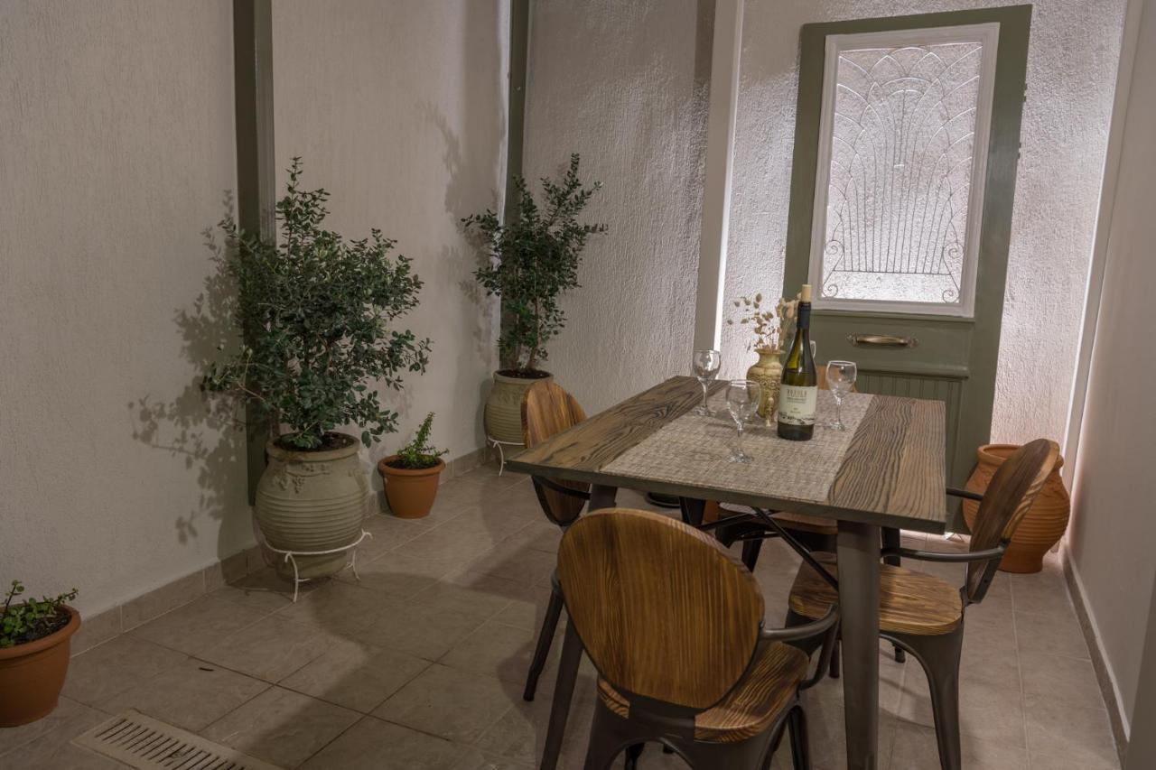 V. P. Place. Argostoli  Exterior photo